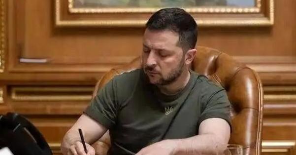 乌克兰议会通过重要议案，乌克兰议会以268票赞成，全票通过禁止战争时期展开总统选