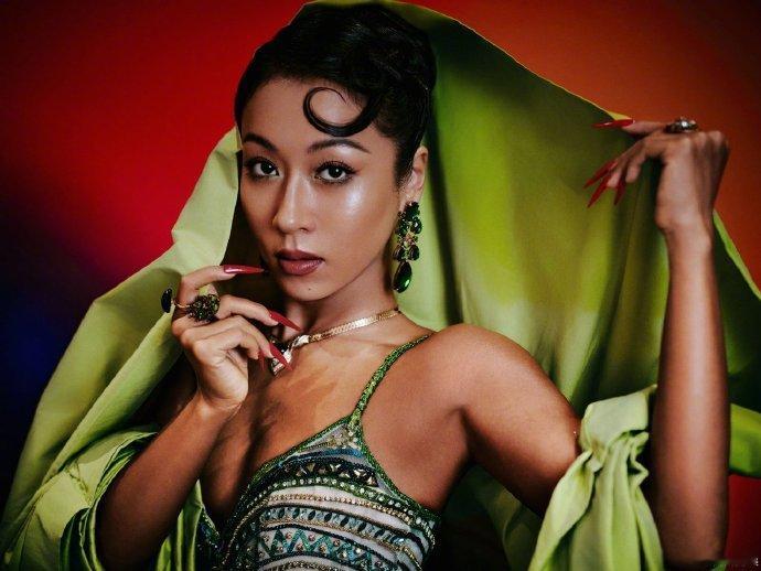 吉克隽逸 香菜公主 谁能想到绿色礼服还能这么解读，吉克隽逸真的太会玩了，香菜公主