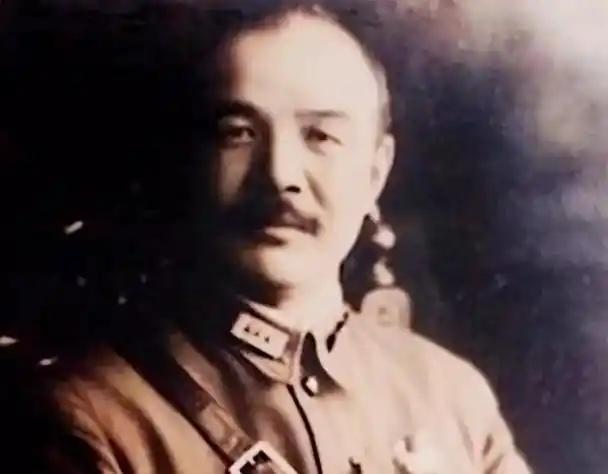 1947年，孙殿英兵败被俘，被绑押进解放军指挥部。他本以为必死无疑，司令员刘伯承