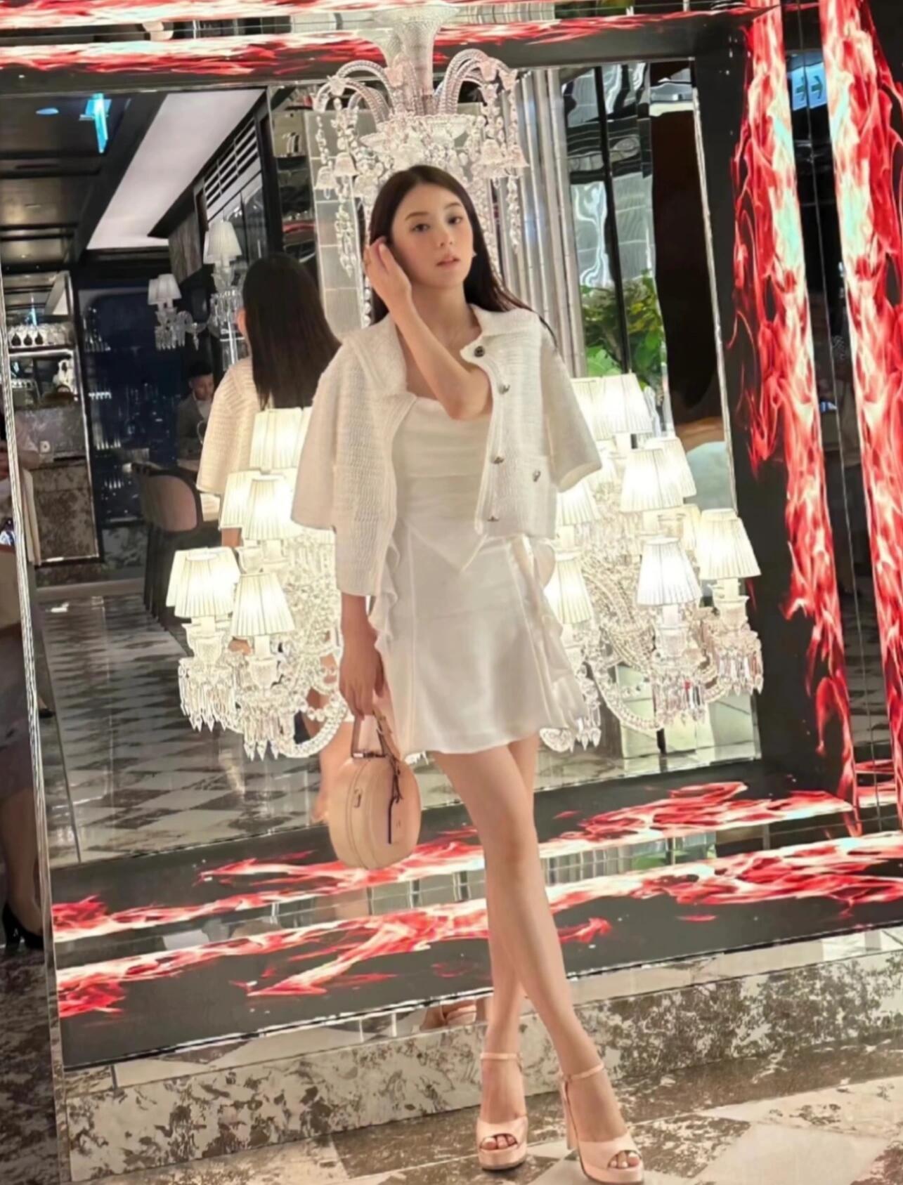 方媛否认不用带娃自己的孩子肯定是自己带才放心不得不说她好有女人味 