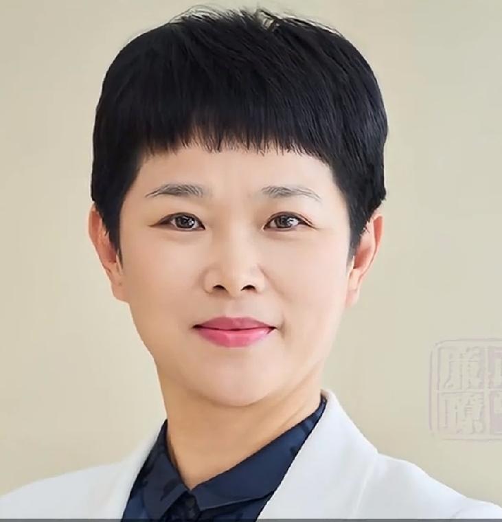 87级武汉大学本科，与雷军同一届校友，那个年代从海南走出来，可见多么优秀高材生，