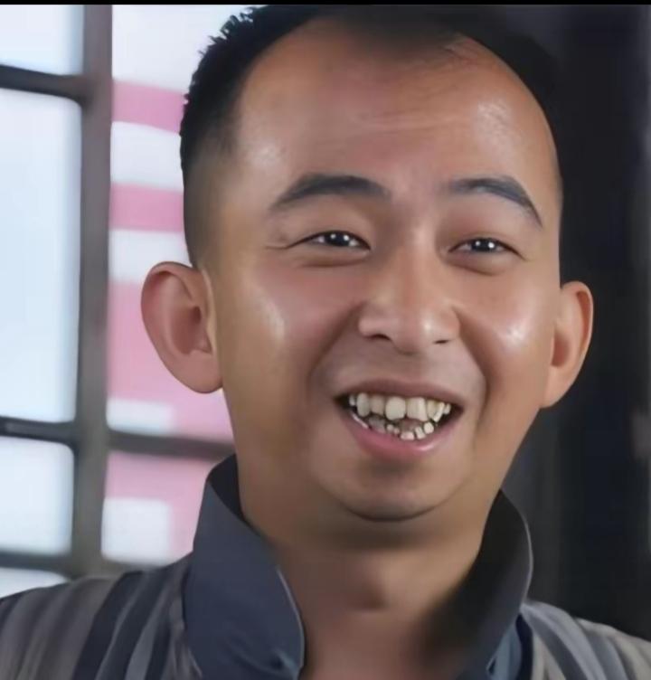 很喜欢这位导演，生活里也是很爱自己的妻子。

他努力上进，在电影里，展现出卓越的