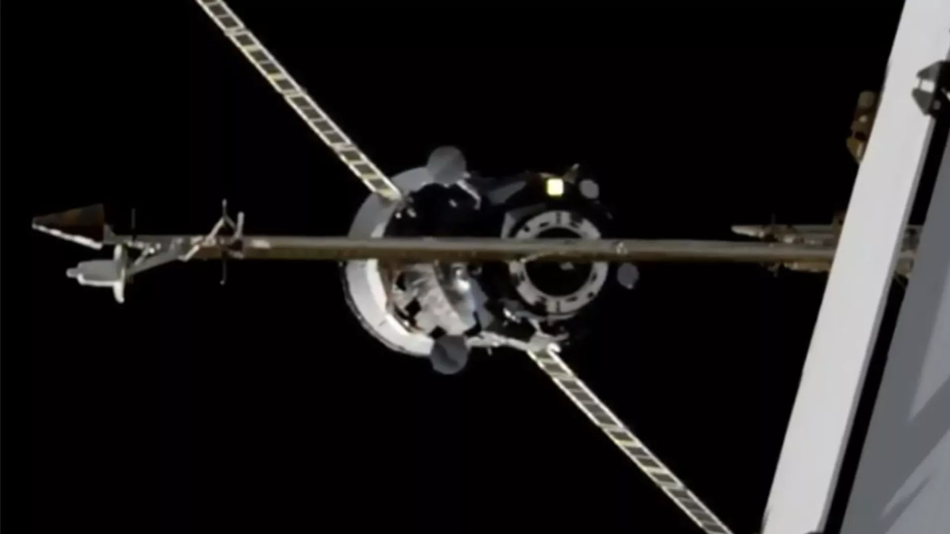 这次是航天航天员 遥控！【进步MS-33货运飞船对接到国际空间站的方式是航天员遥