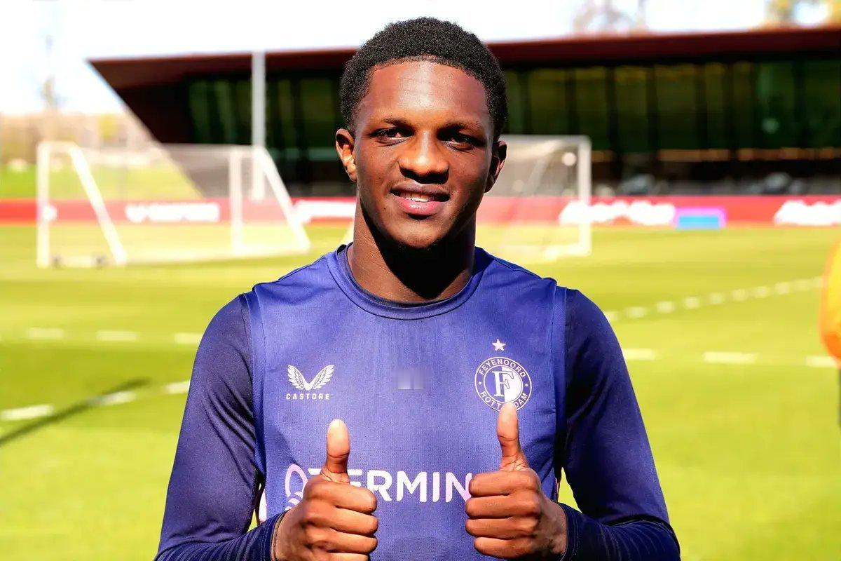 拜仁不愿意为Givairo Read支付超过3000万欧元的转会费。这家俱乐部长