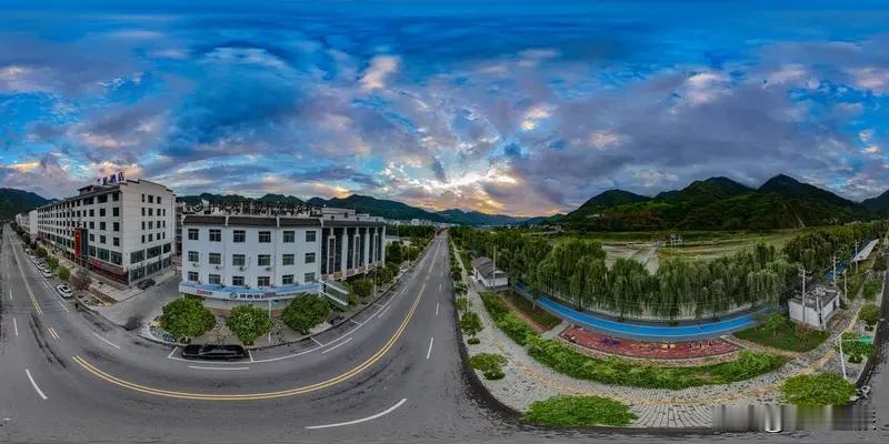 农村里的度假村，那可真是宝藏之地！就说丹凤县三里栈民宿，由农房改造而成，能让人回