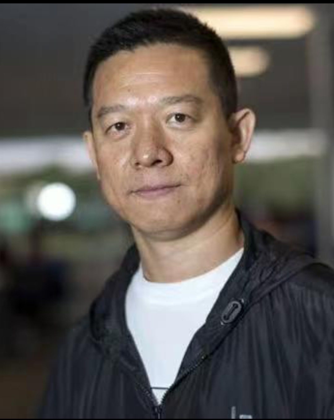 贾跃亭贾老板这几年面相气色一直这样污浊不清，代表一直运行低迷，翻身无望。 ​​​