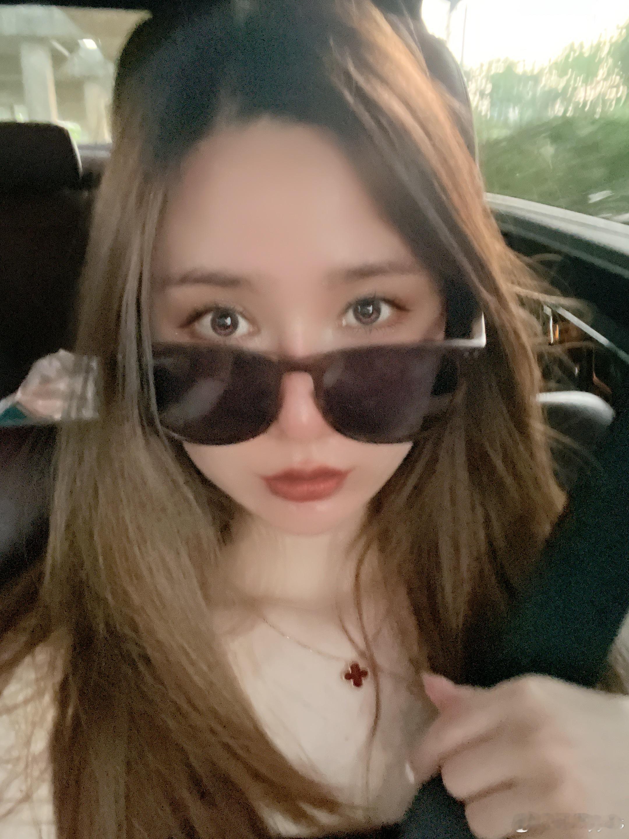 事已至此，先过周末，等会发个金粉红包🧧 