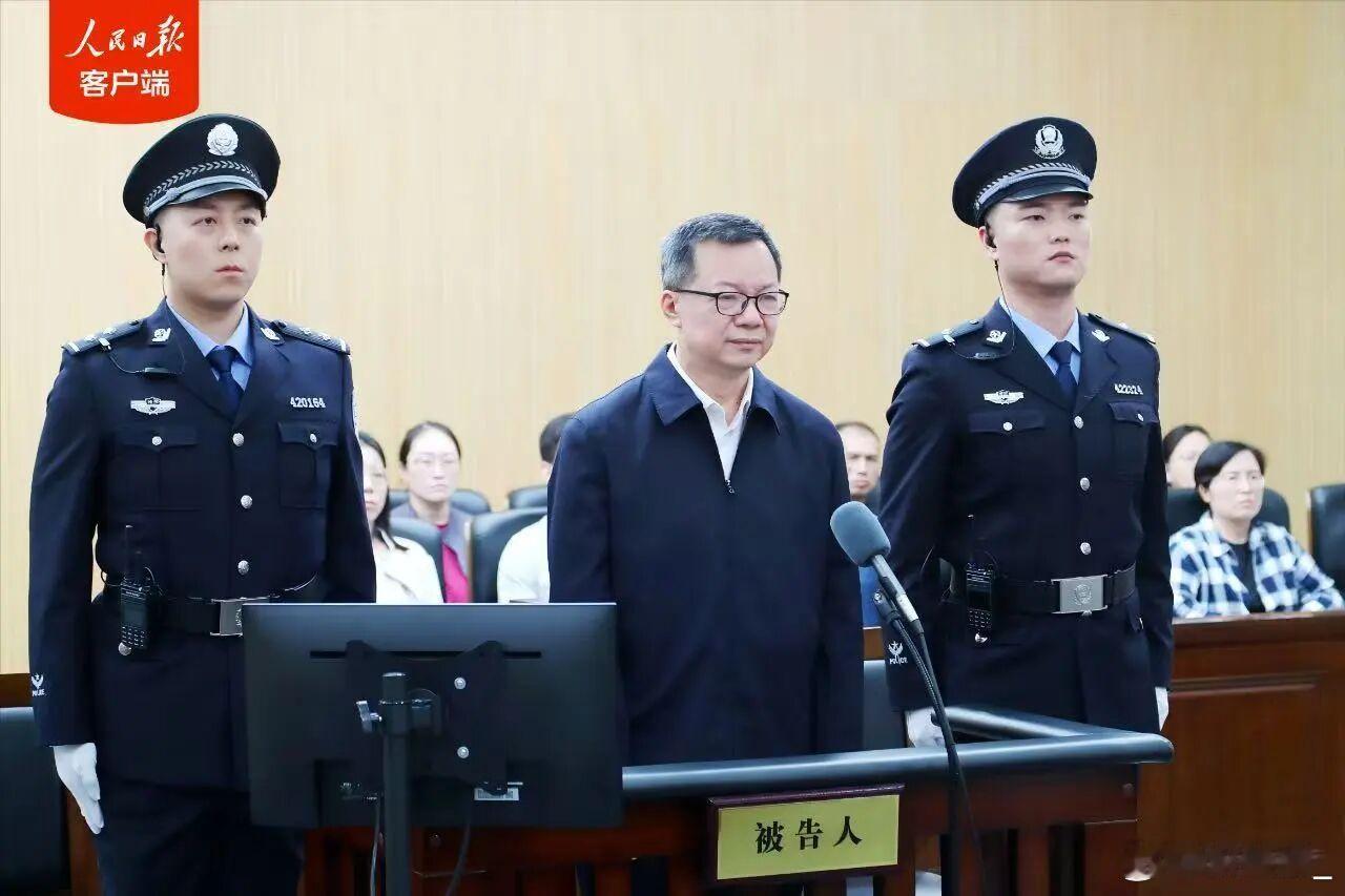 李刚受贿1.02亿余元看了一下不是我们小时候那句“我爸是李刚”的原型但是这个数额