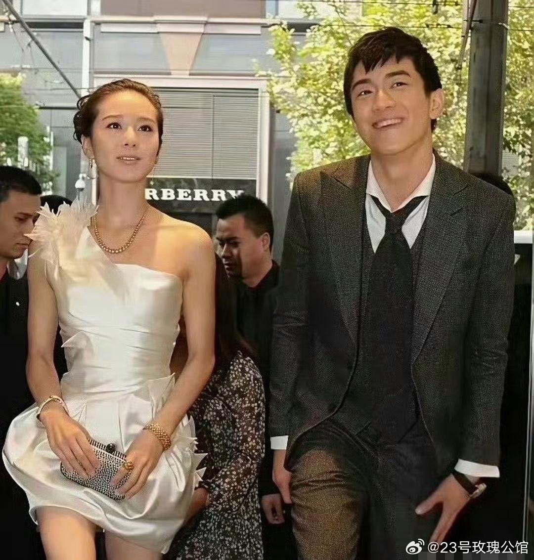 刘诗诗早年参加活动竟然不涂口红就去了，这状态绝了 