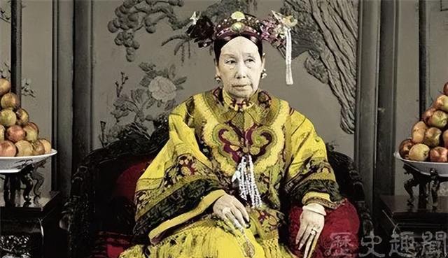 公元1880年，守寡27年的慈禧，变得犯困厌食，还恶心想吐，肚子也微微隆起，两位