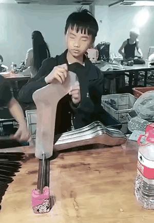 头天打游戏了吧，干着干着竟然能睡着了，不过最后一眸还挺可爱的。