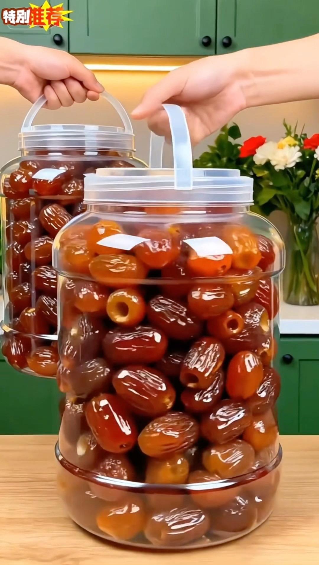 一口沦陷的金丝蜜枣！果肉饱满软糯，丝丝甜润不齁嗓，每一颗都裹着自然蜜香...