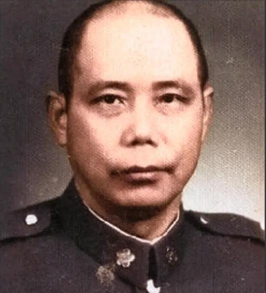 1955年，74军副军长余程万在香港意外遇害，女儿在收拾余程万的遗物时，在他日记