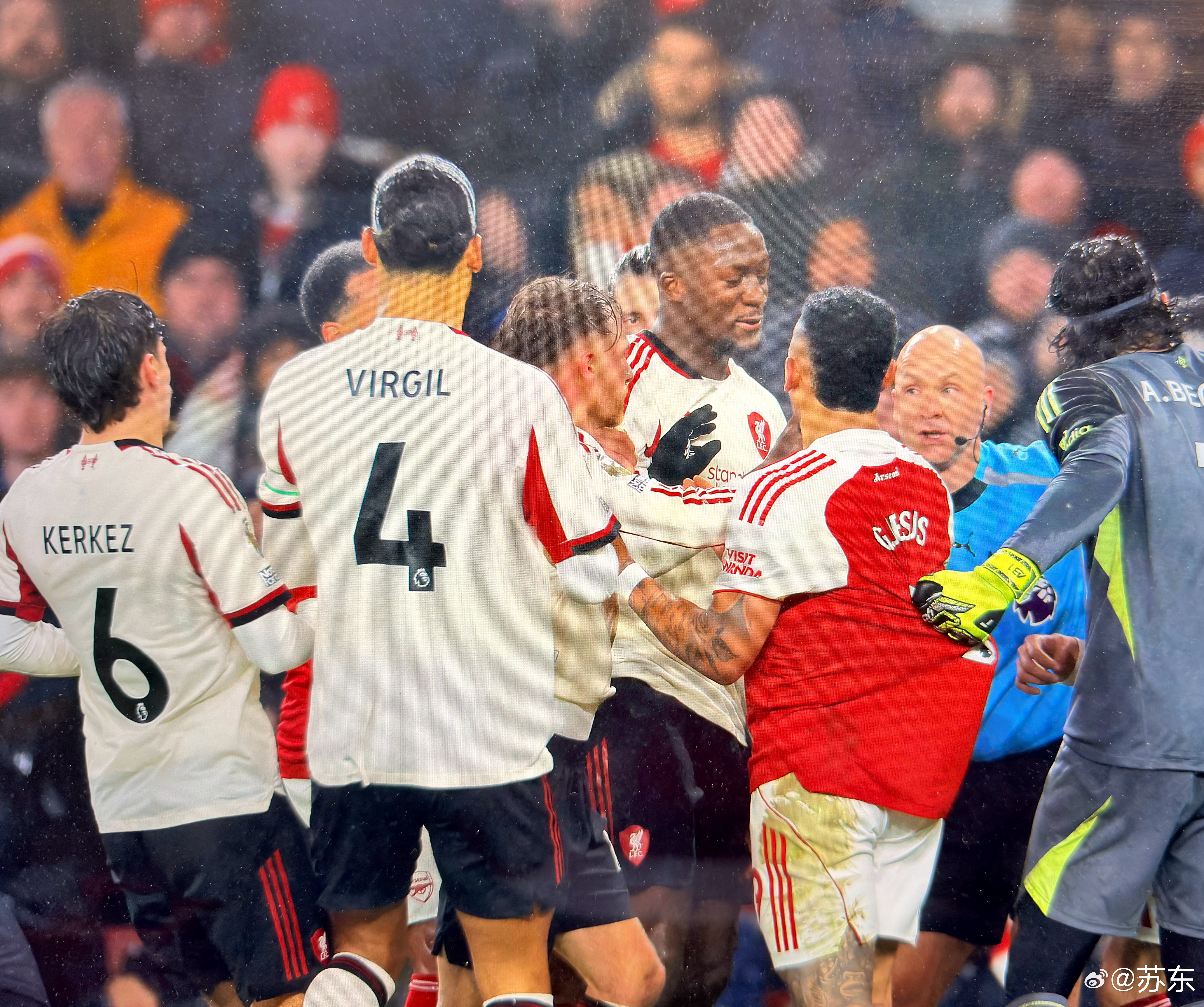 阿森纳和利物浦的0-0，各有其小算盘。塔帅有点怕失去3分，斯洛特有点怕丢掉饭碗。