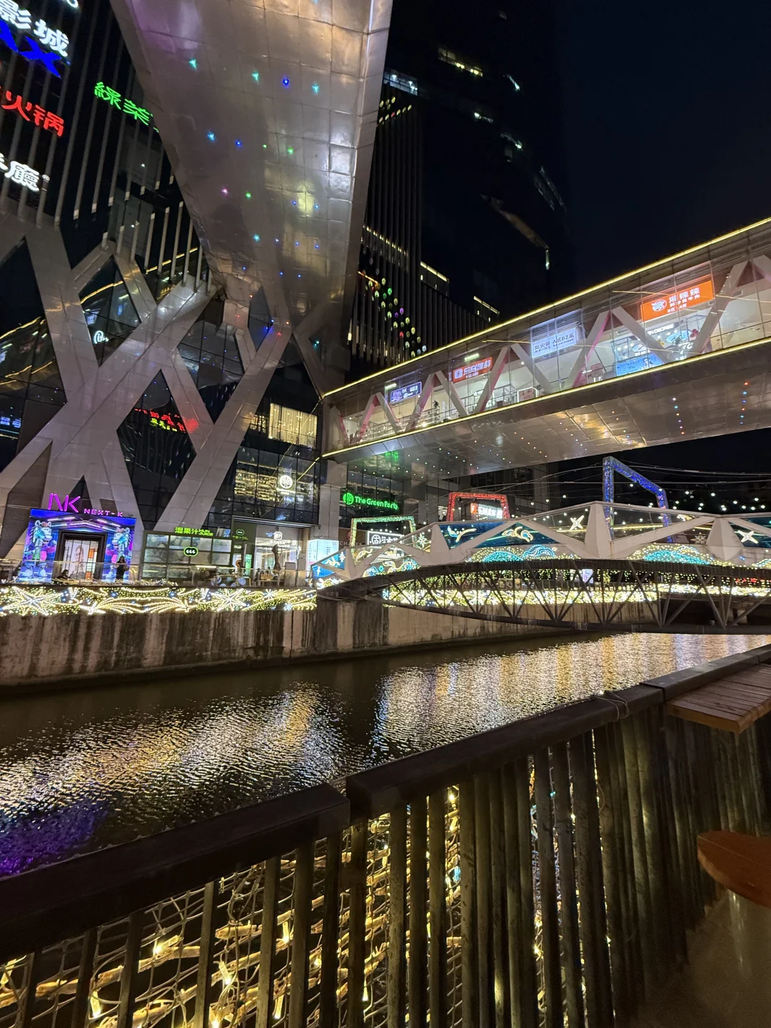 富力海珠城 | 把赛博朋克焊进广州的夜🌃