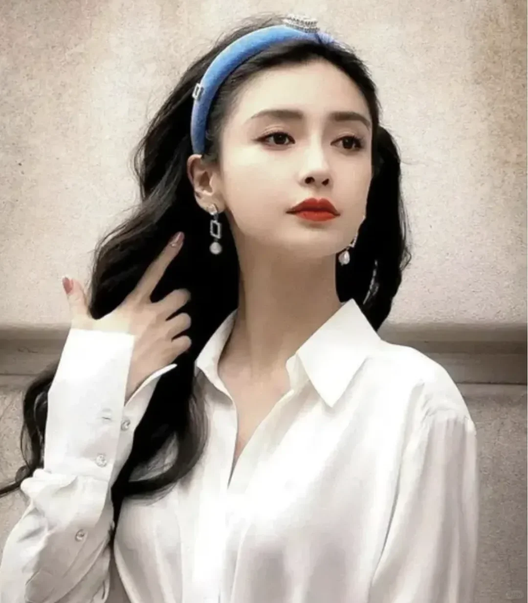 自从黄晓明官宣新恋情后，久违营业的杨颖也可以奔走在各大互联网上，虽然说...