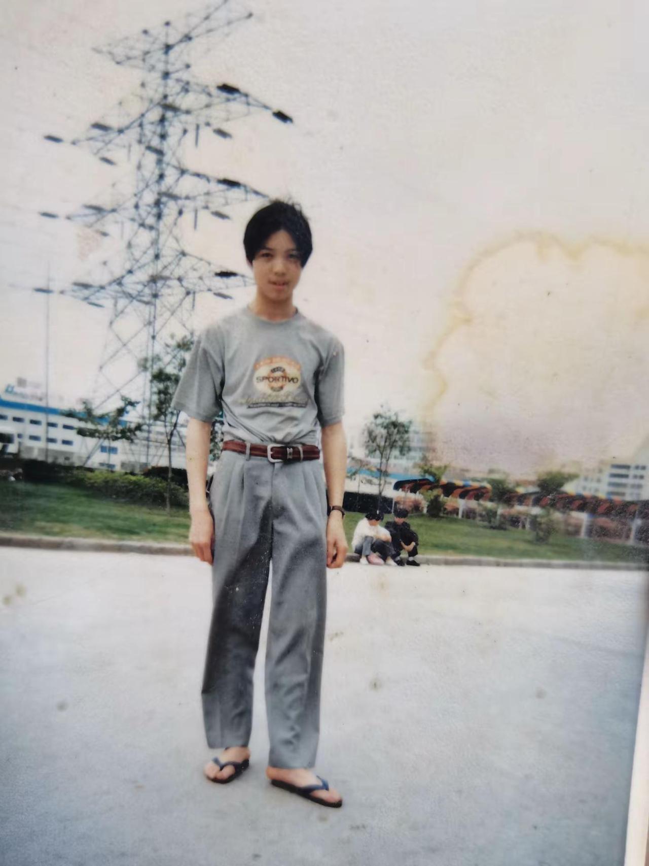 我要去深圳福田上沙宝城五金厂打工，但是现在看到这个场景依然很伤感，泪流满面，我这