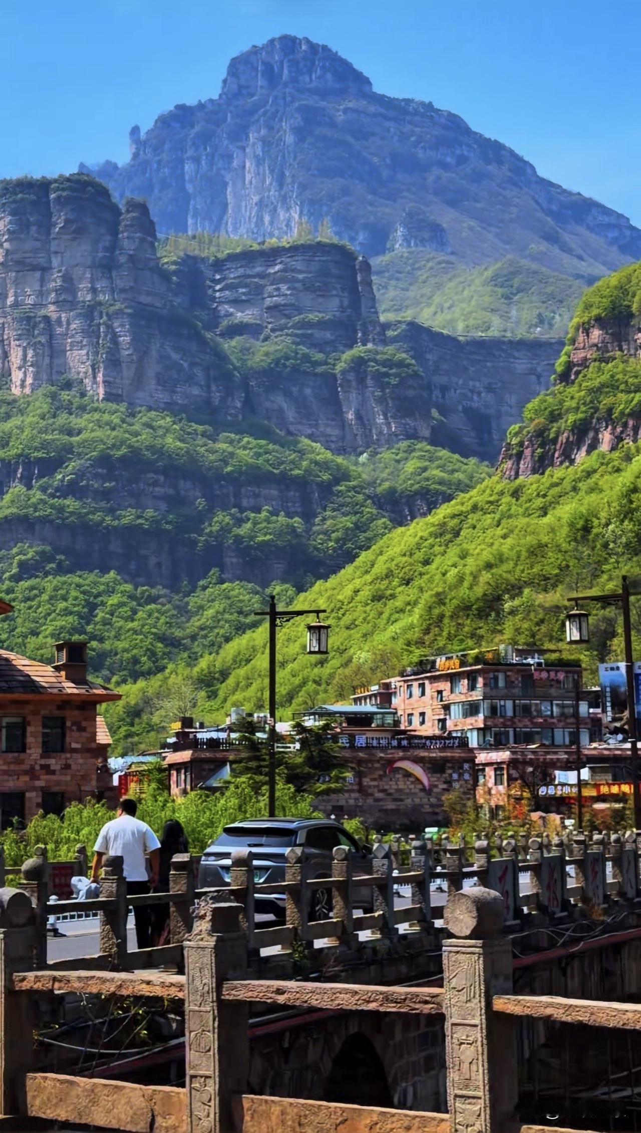 经过一座山神奇的一幕 [祈祷]
