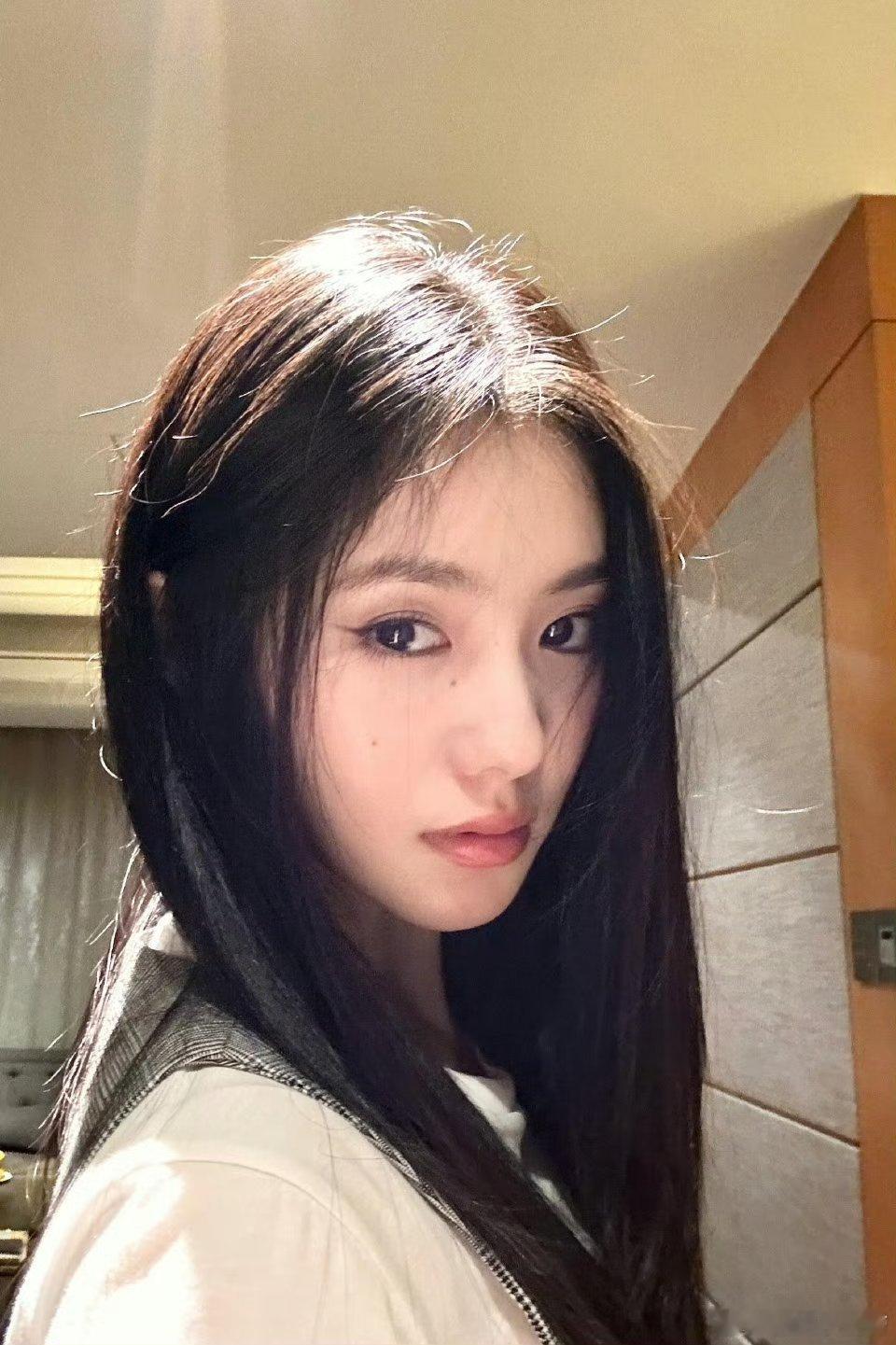 刘浩存是98的？那还能算内娱00🌹吗？ 