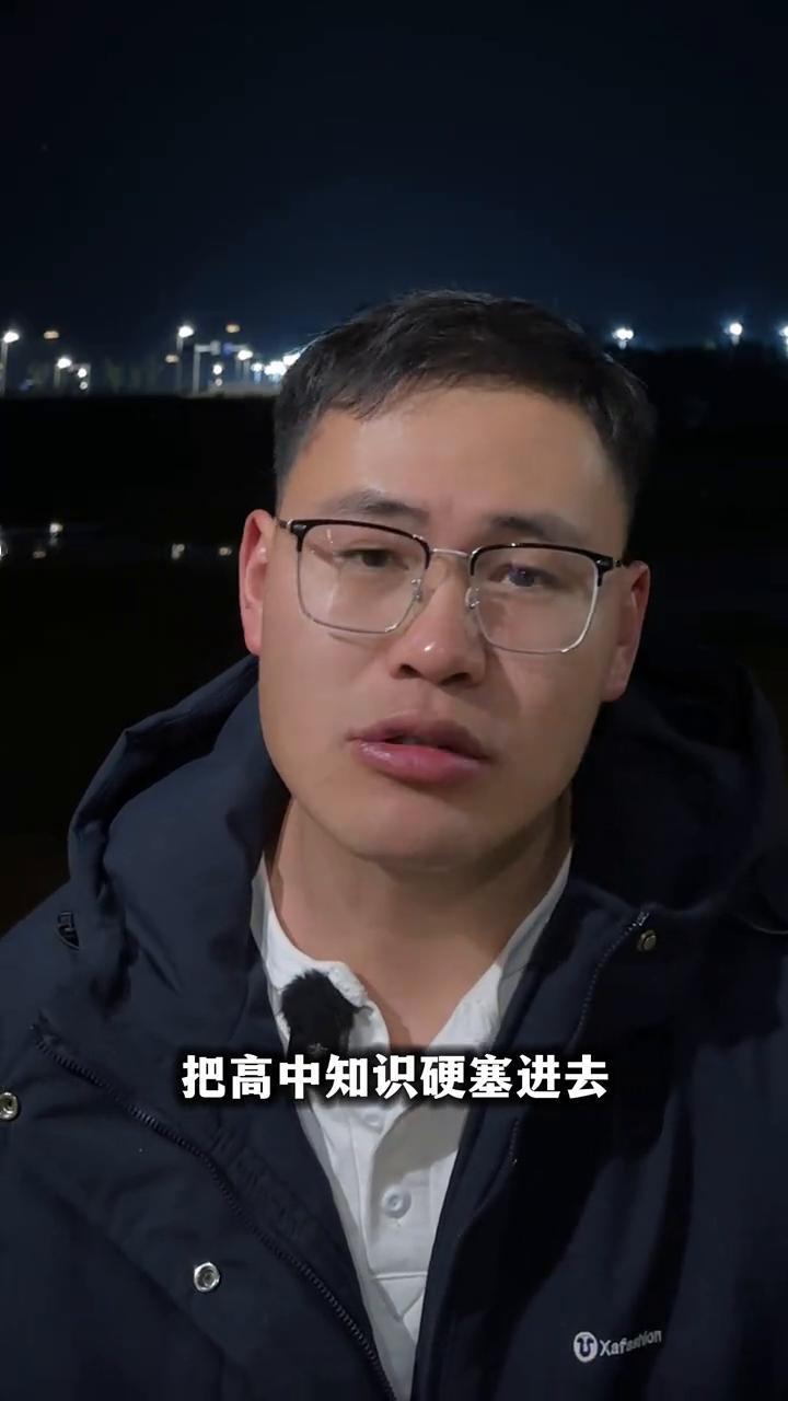 成绩差可能不是孩子的问题。
你想过没有孩子成绩差可能不是孩子的问题。很多重点初中