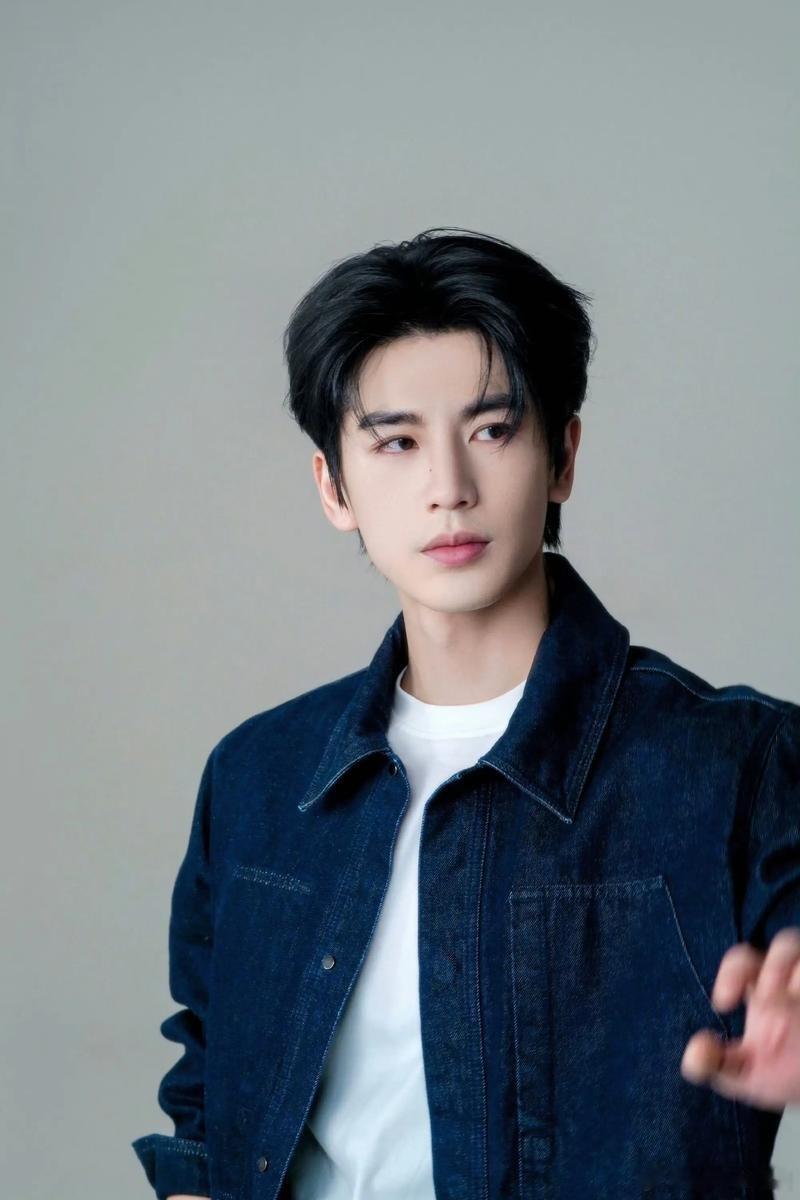 芒果TV  S➕旅游综艺 <花儿与少年8>即将录制，拟邀录制嘉宾:张凌赫，期待吗