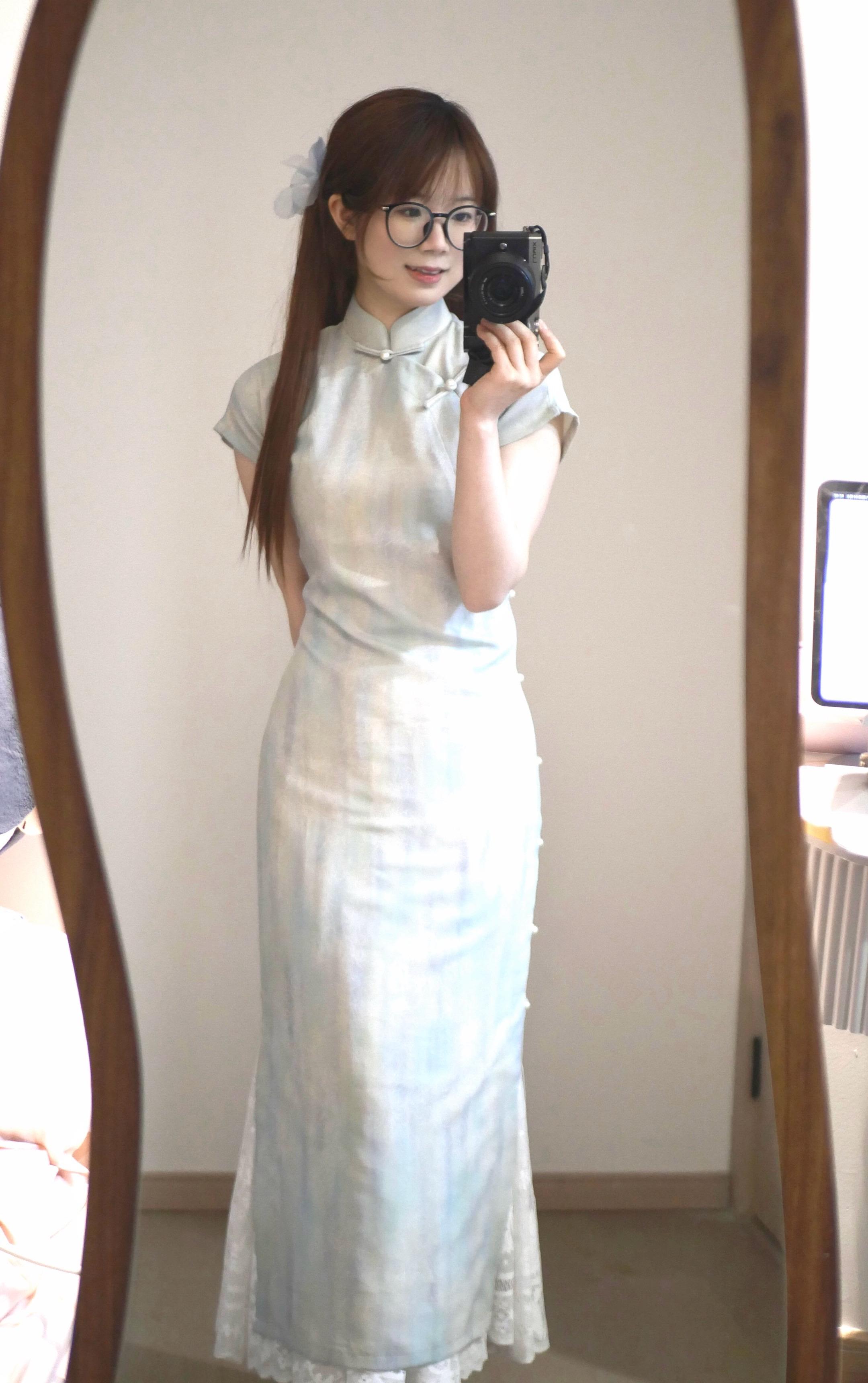 只有睿智的河水知道～～旗袍和三角巾搭配 竟有种复古田园感=⩌⩊⩌=