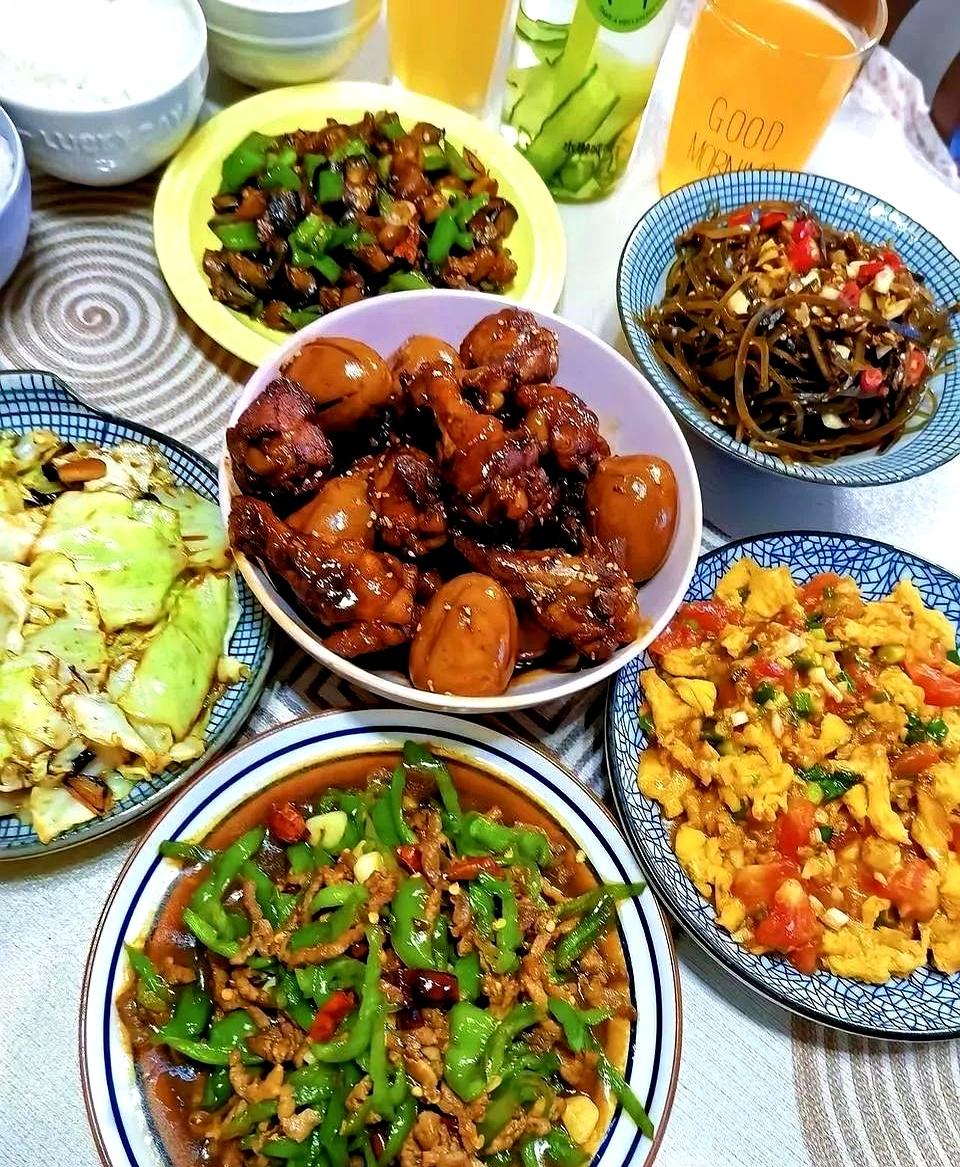 38度的高温天，我在厨房热得像进了蒸笼，忙活一个多小时把鱼端进屋，儿子儿媳连头都