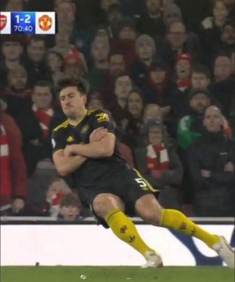 我真没想到这个支撑手还能有争议…网友建议以后马奎尔这么倒地