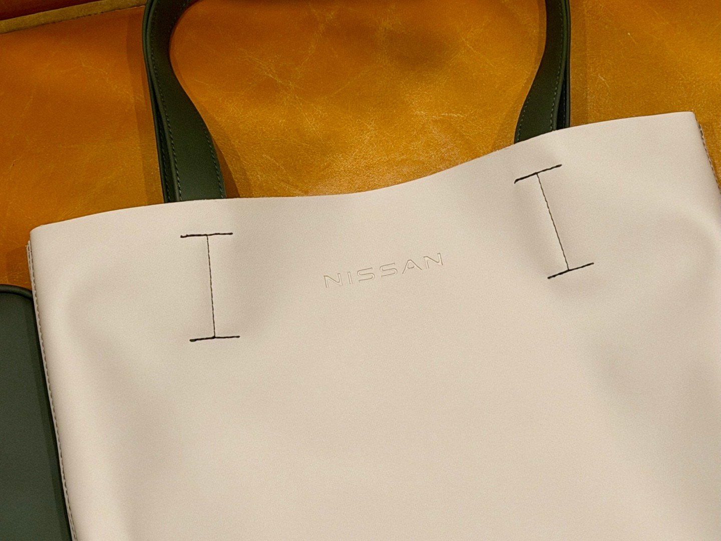 日产皮质笔记本电脑包＋手提袋，上班标配，有需要的吗？评论，抽。  抽奖详情