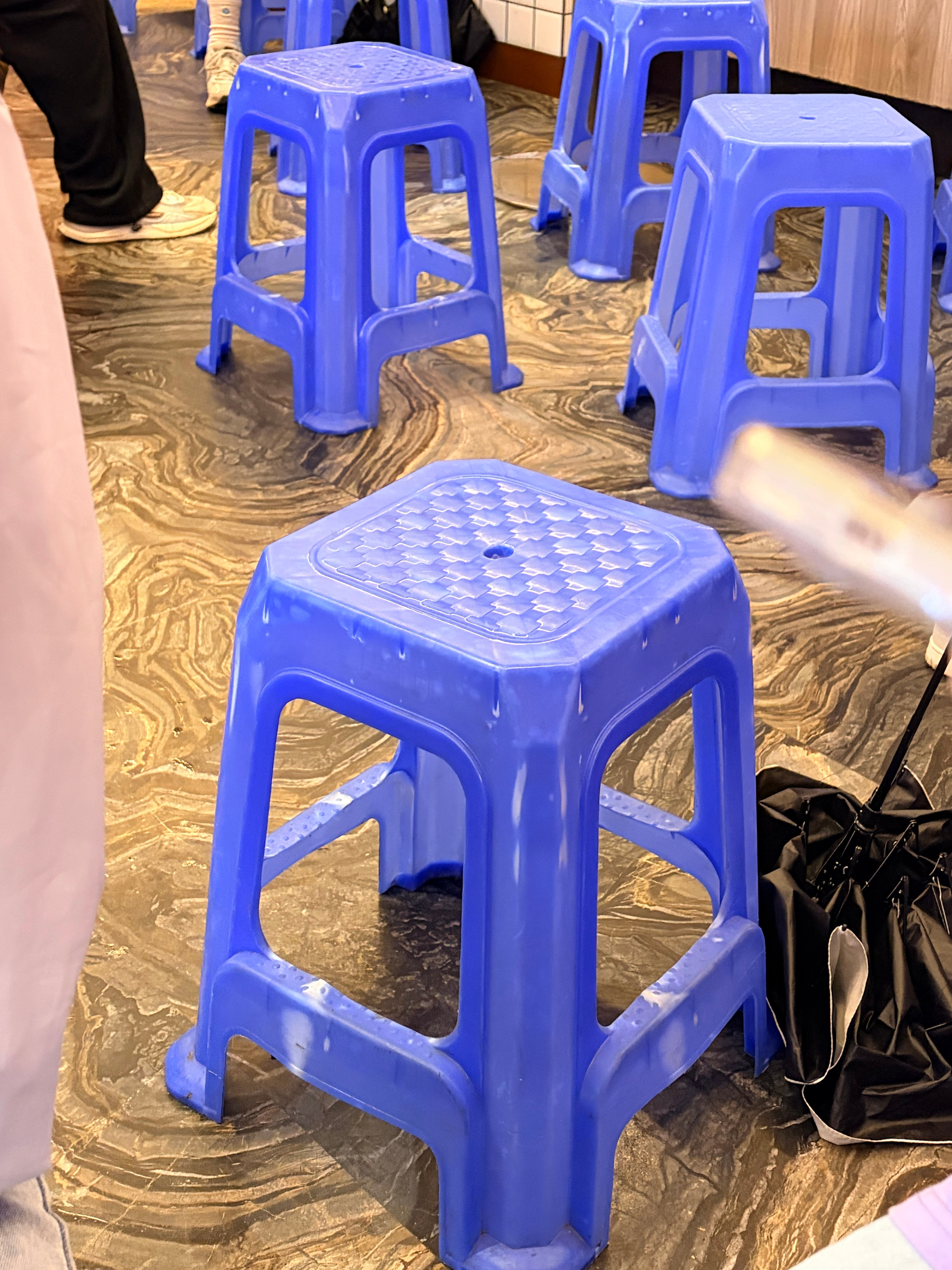 依旧排队等饭 