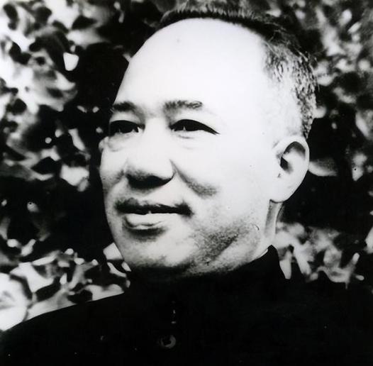 1937年，红军改编为八路军后，原红四方面军政治部主任李卓然被连降8级，毛主席安