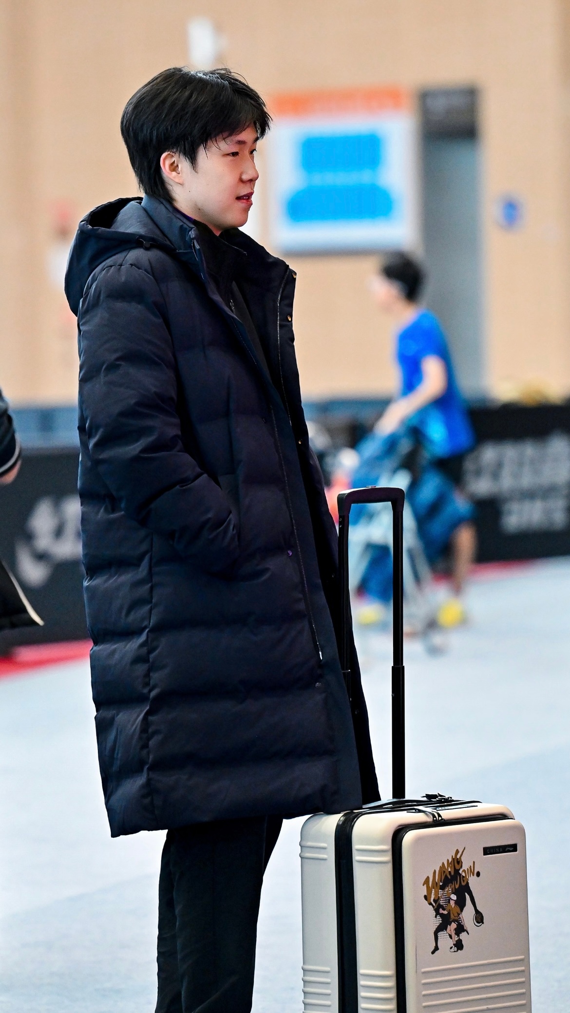 好喜欢耶儿穿这个黑色长羽绒