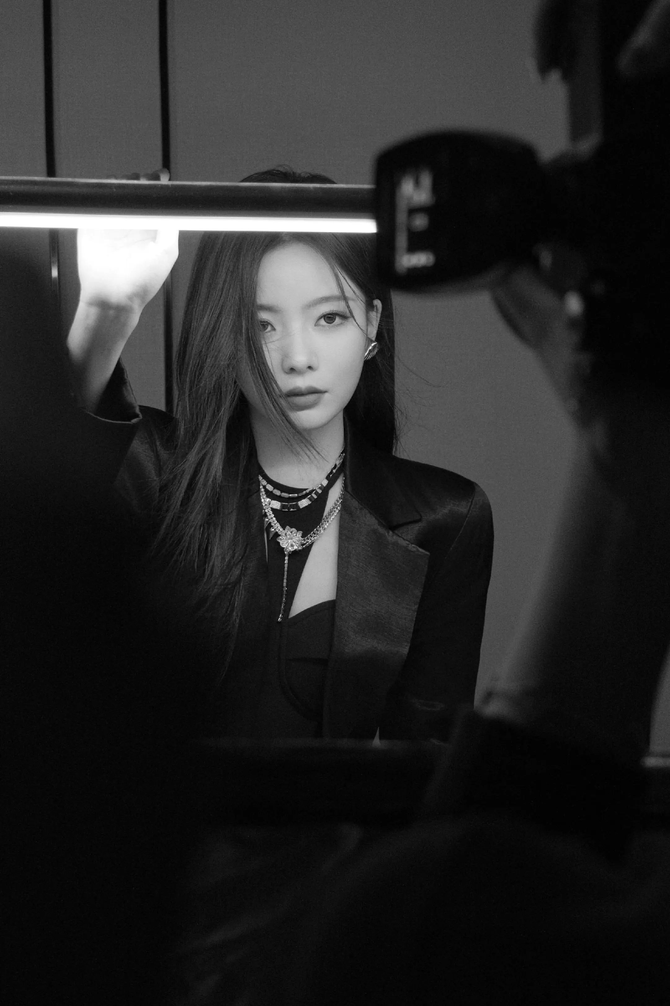 直视我的眼睛！