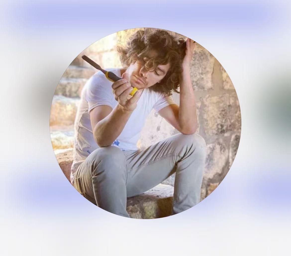 张元英ins怎么关注了一个陌生男人 是手滑了吗？还是切错号了