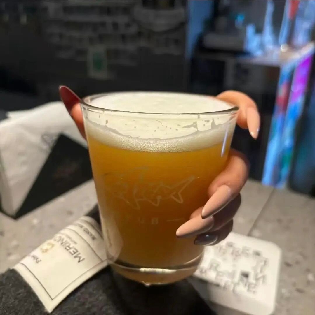 大家都隐瞒过去籍籍无名的爱意 扬言要开始新的生活 我也一样. 