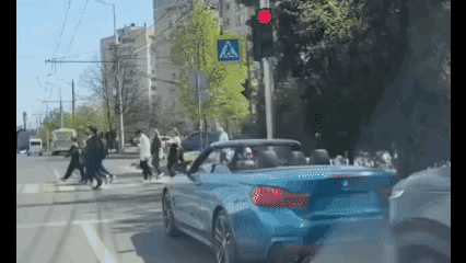 在马路上听了场音乐会