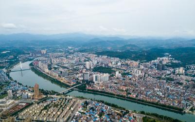 右江民族医学院的专业实力，在医学类院校里是天花板级别的。2025年本科招生专业共