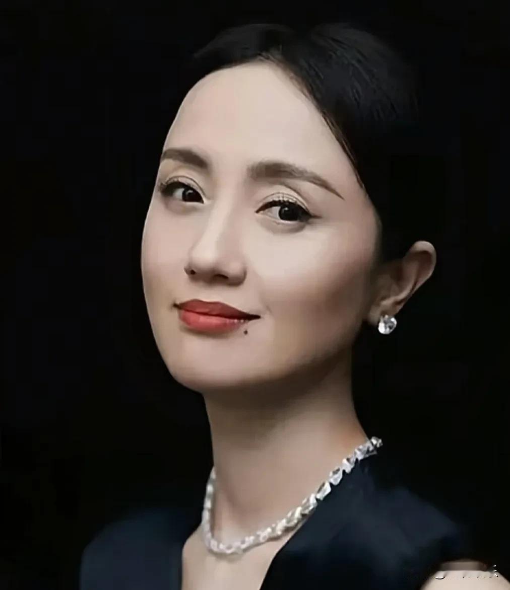 演员朱媛媛去世了，
他老公辛柏青说，
朱媛媛是因为这个原因走的，
身患癌症，并且