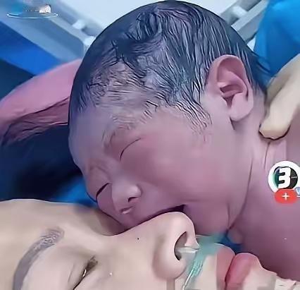 没人能解释这违背医学常理的一幕！江苏苏州一家医院的产房里，刚出生的婴儿扯着嗓子死