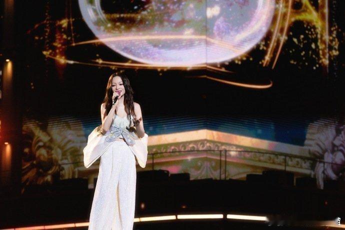 张韶涵爆曲唱不完根本唱不完  张韶涵爆曲天后的排面 张韶涵的爆曲实在是太多了，每