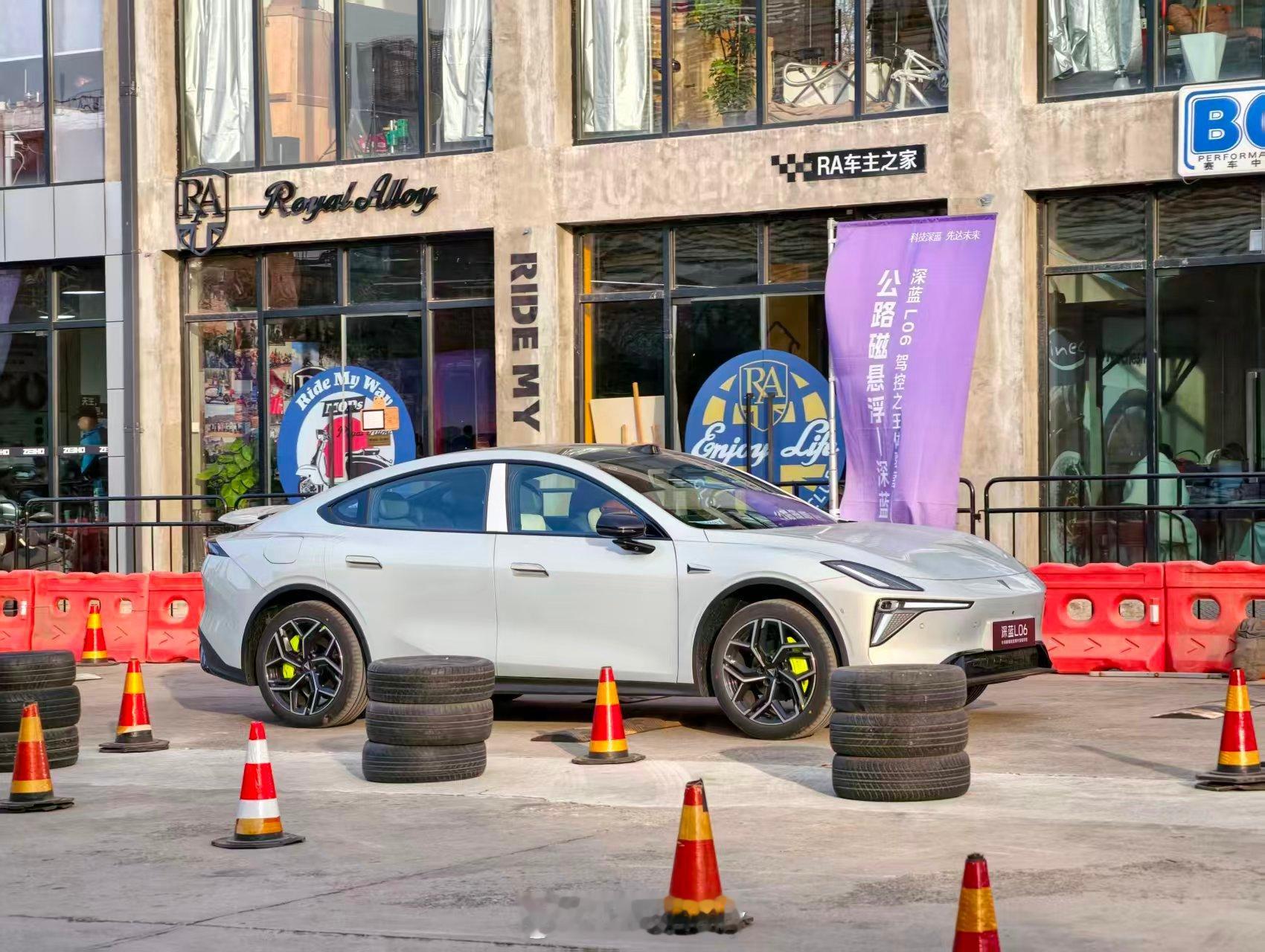 终于试上了深蓝L06，25 城联动热潮，我在北京，磁流变悬架上路实测，驾控之王妥