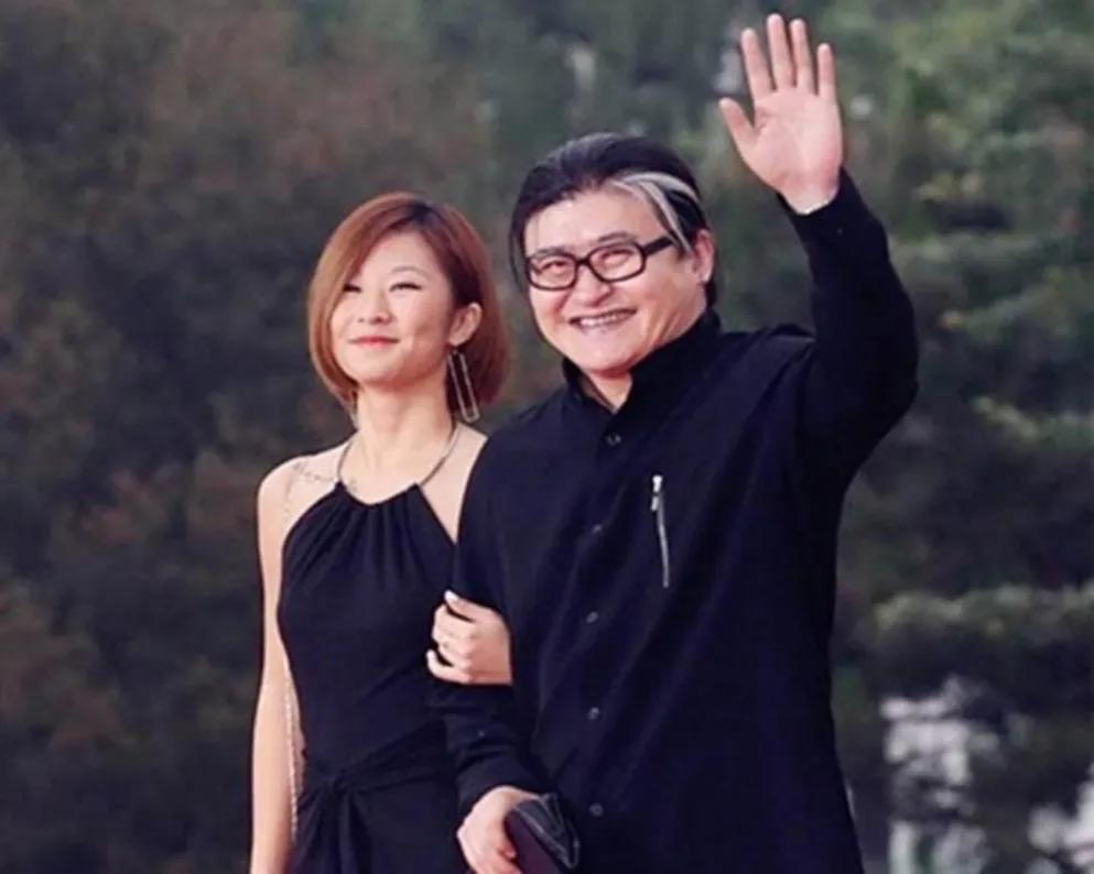 1988年，刘欢认识了湖南电视台主持人卢璐，相识9天后闪婚。双方父母得知后强烈反