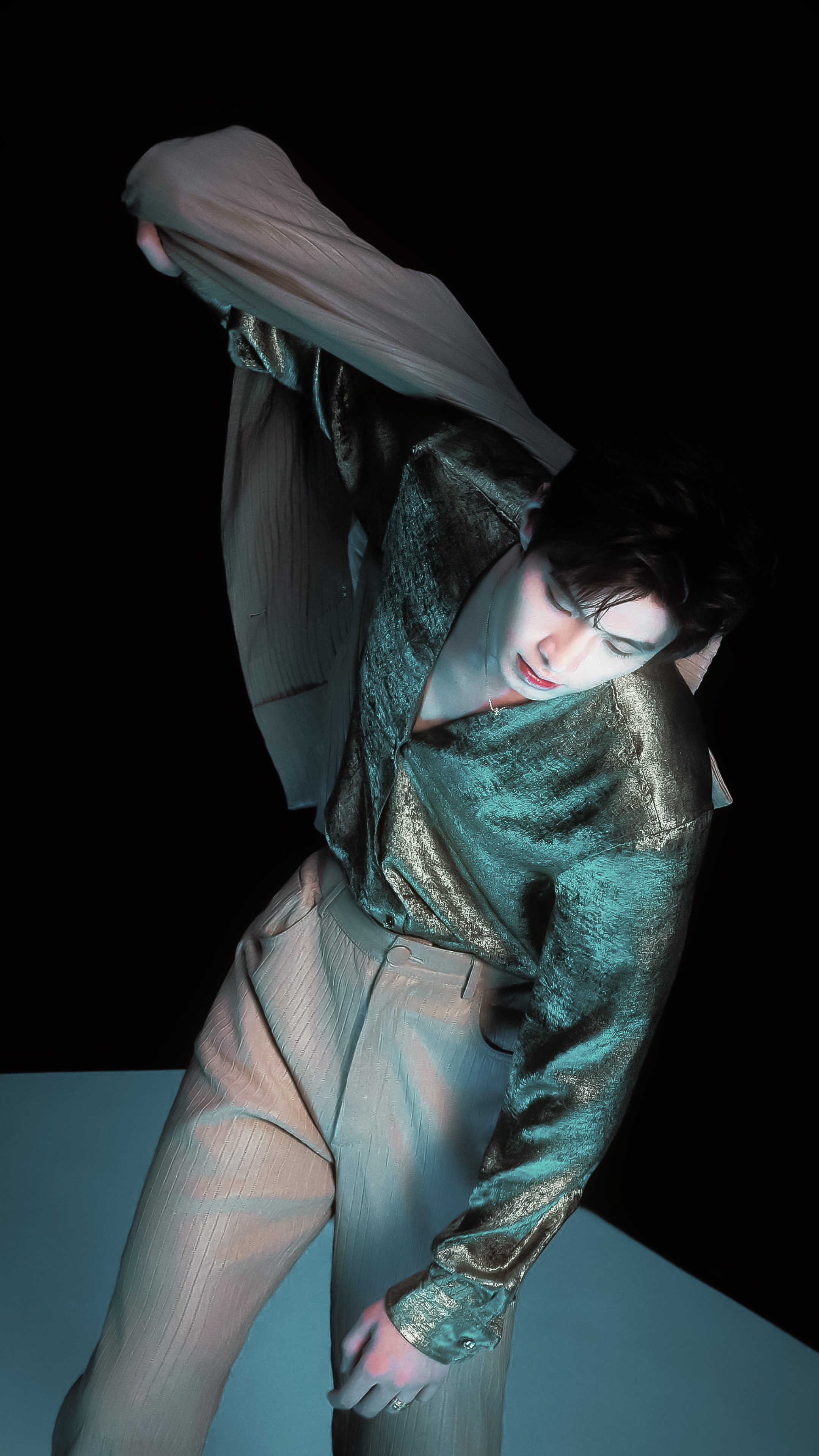 何与. 