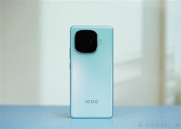 不是吧，iQOO Z10 Turbo将配7000mAh巨无霸电池？前段时间各家厂