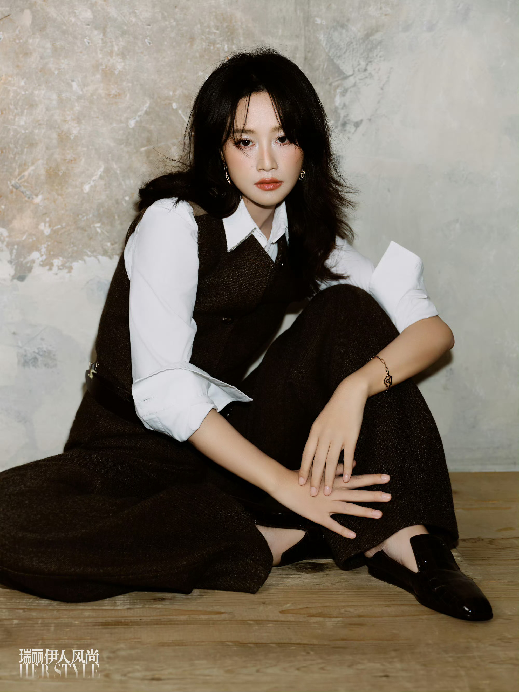 蓝盈莹暖调摩卡大片瑞丽伊人风尚摄影／贾睿    ​​​