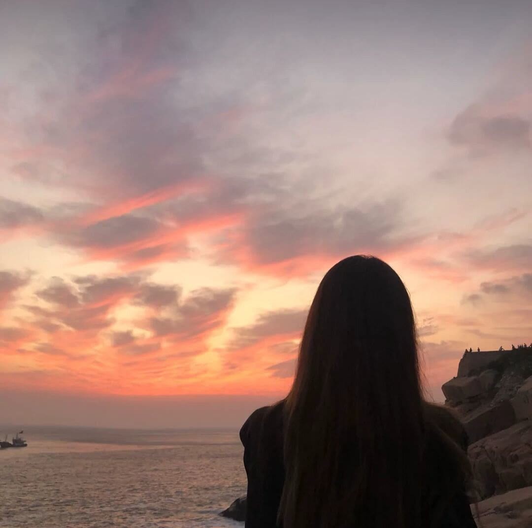 霹雳舞·力量定格在快速的地板动作衔接中，身体突然凝固在高难度平衡姿势！单臂支撑、