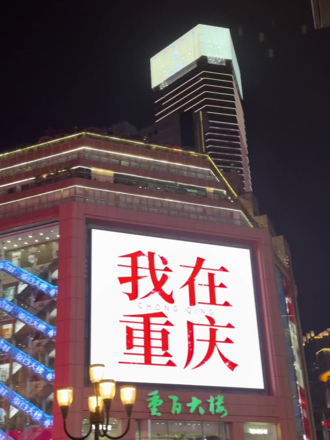 给大家分享看看他给我拍的照片，这一次他给我拍照特别有耐心，没有不耐烦...