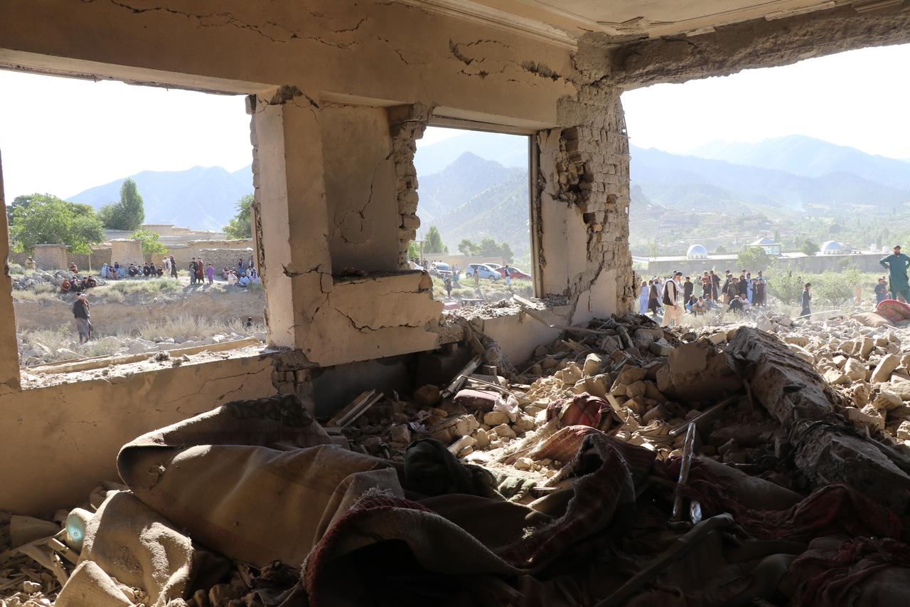 突发！巴基斯坦军方跨境空袭阿富汗，袭击已造成36名平民死亡、163人受伤。

炮