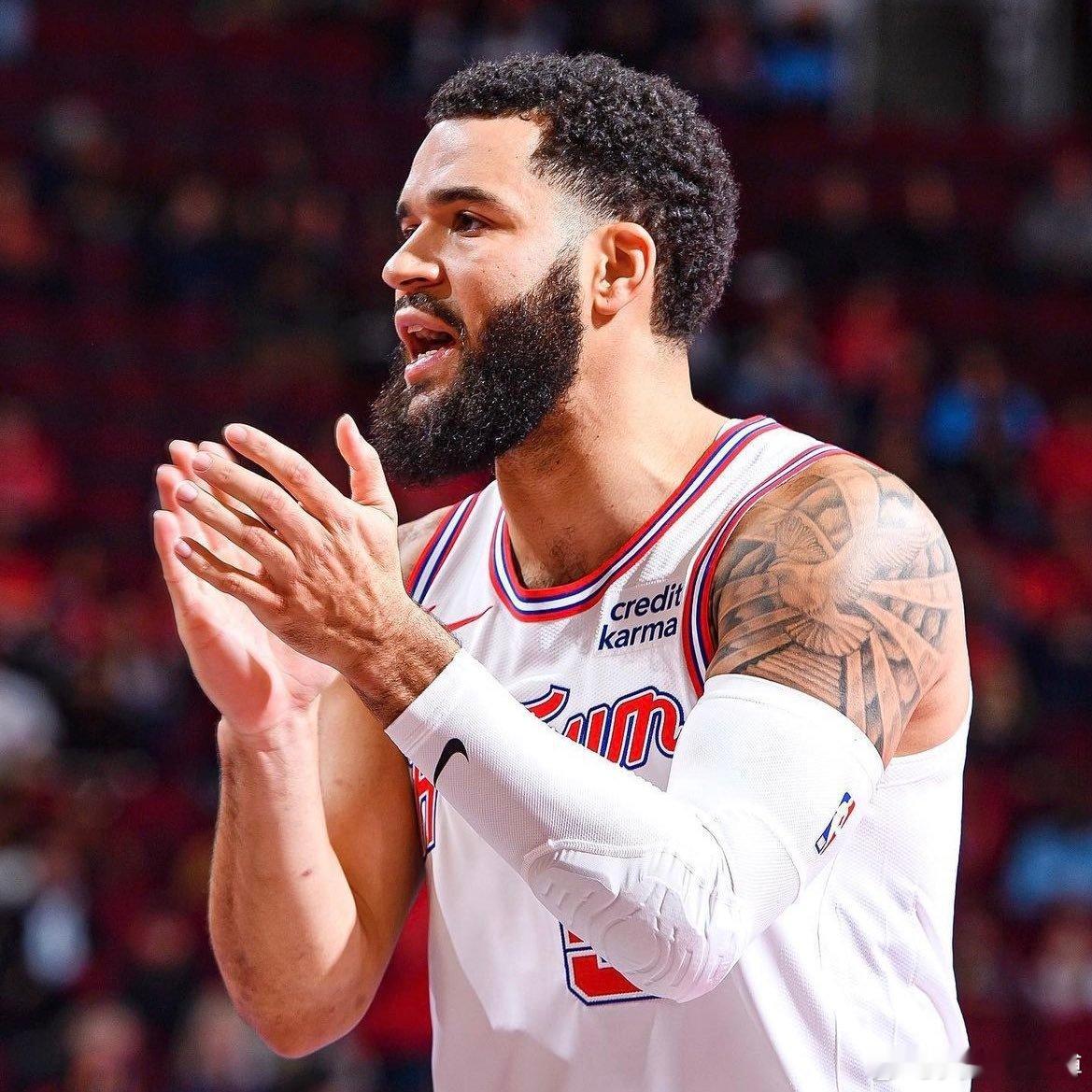 这个休赛期范弗利特很忙绿🔥🔥♦️被任命为NBA球员工会主席♦️与主帅乌度卡一