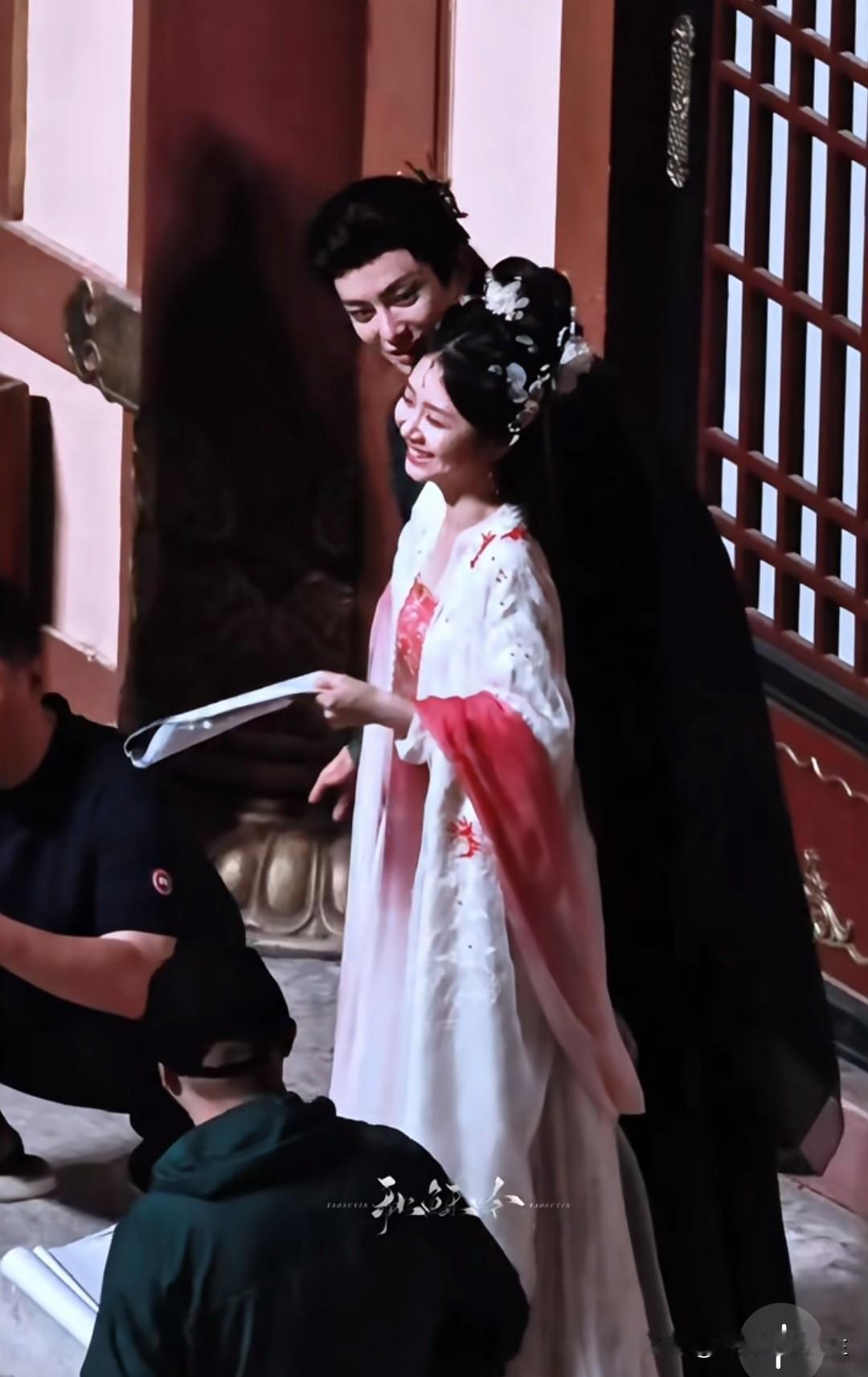 谭松韵拍戏气氛真好，我都想磕真人了[呲牙]你主演这部剧，好自然呀[捂脸]超喜欢 